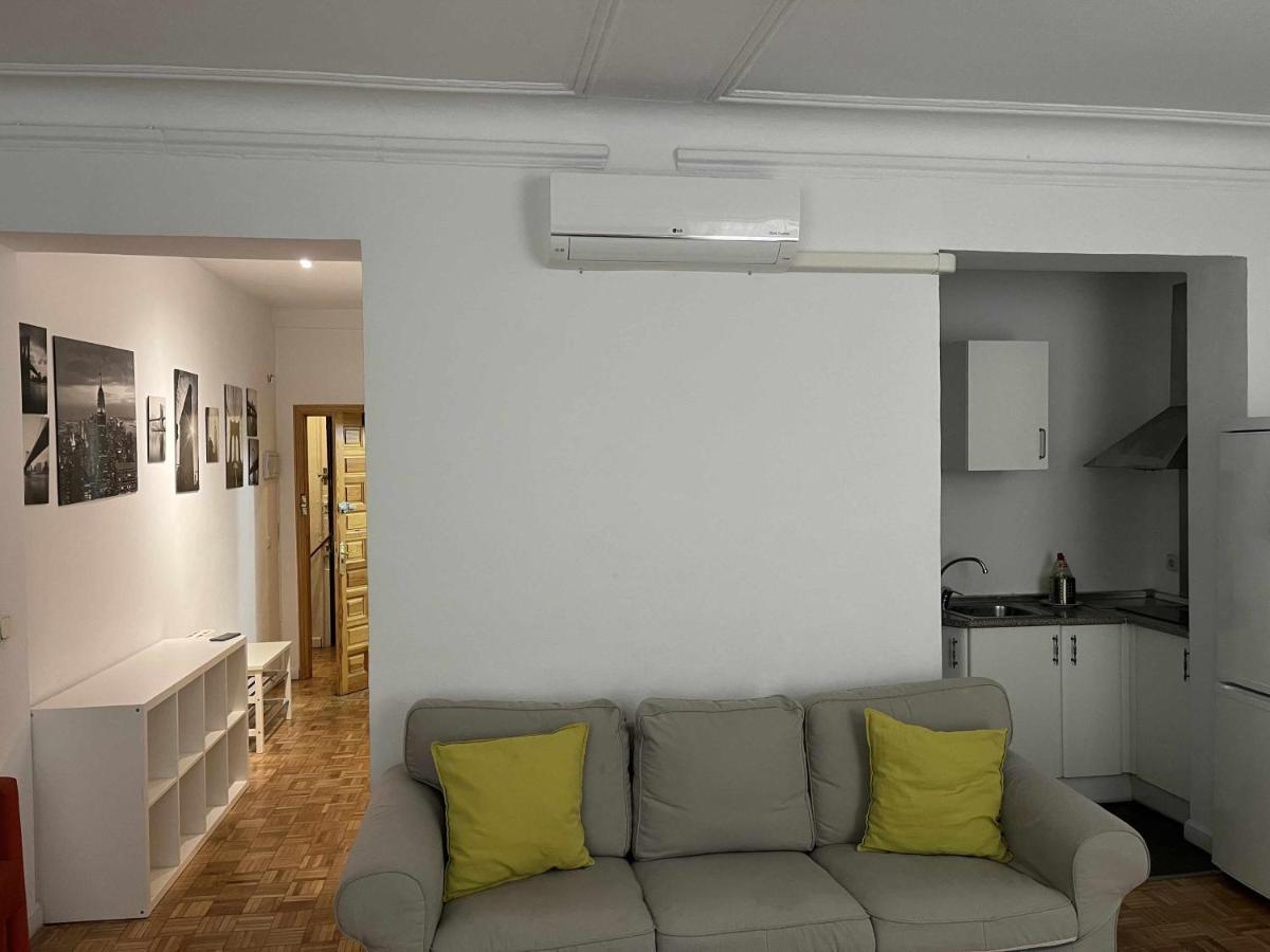 Апартаменты Apartamento Confortable En Atocha Мадрид Экстерьер фото